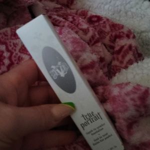 KVD True portrait foundation